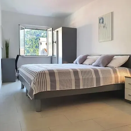 Pizzi Aparthotel Hvar Town