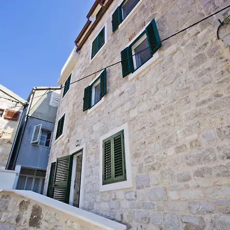 Pizzi Aparthotel Hvar Town