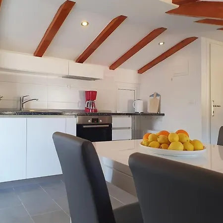 Pizzi Aparthotel *