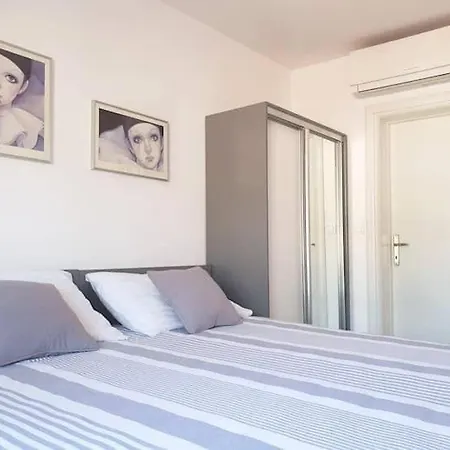 Pizzi Aparthotel Hvar Town